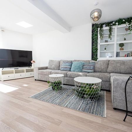 Guestready - A Haven By The River Manchester Exteriör bild