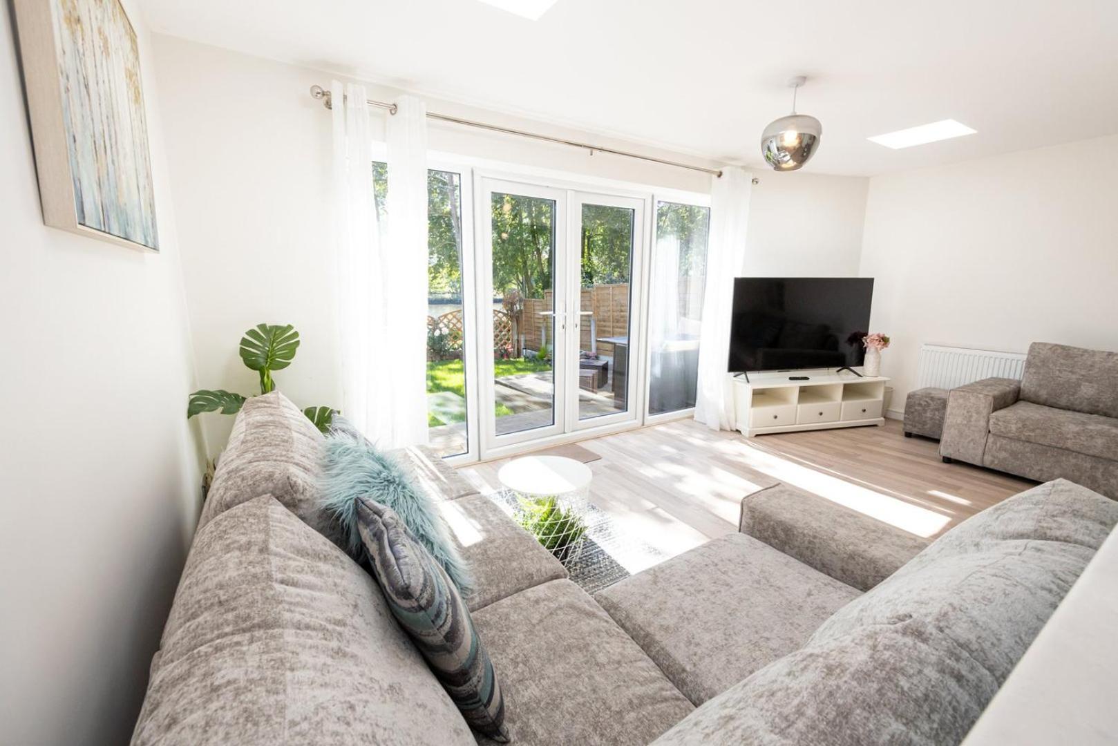 Guestready - A Haven By The River Manchester Exteriör bild