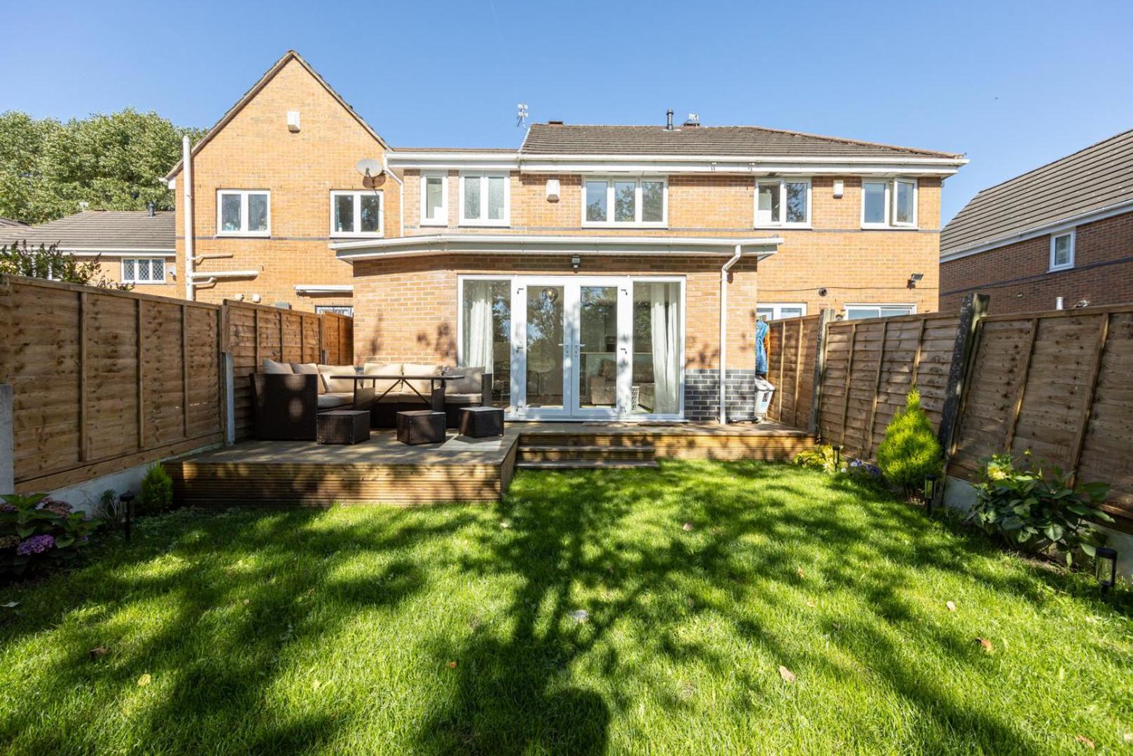 Guestready - A Haven By The River Manchester Exteriör bild