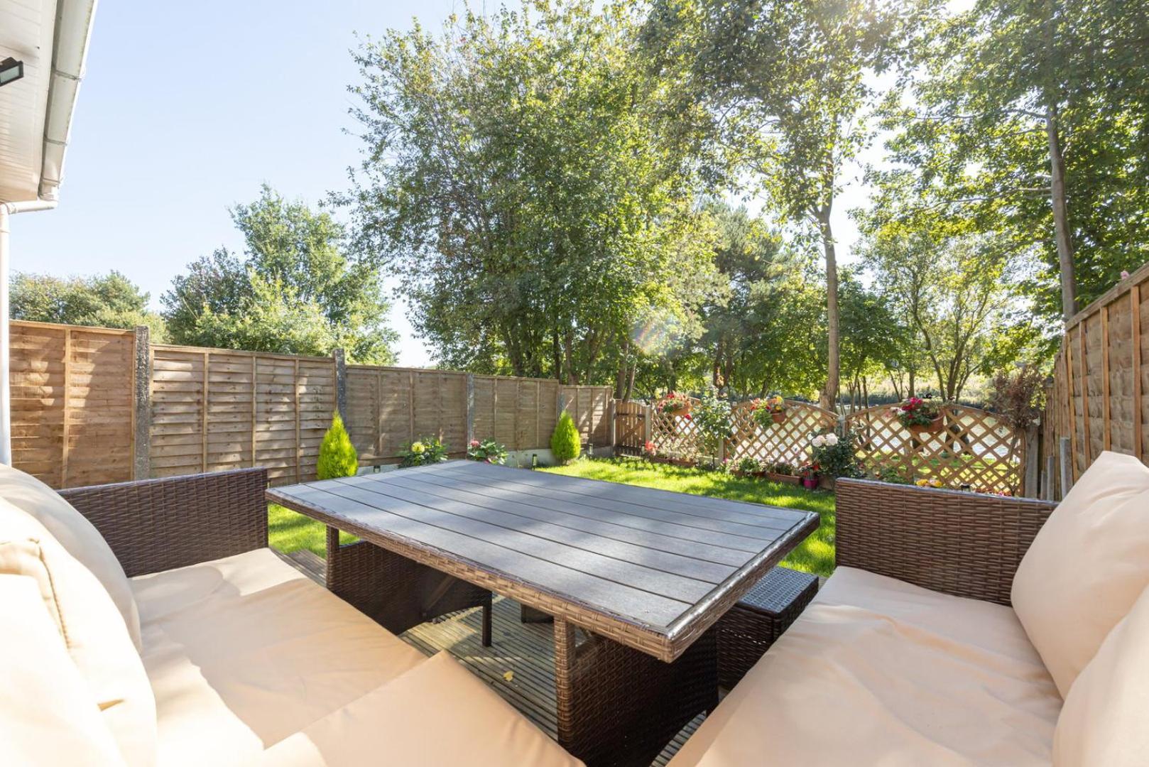 Guestready - A Haven By The River Manchester Exteriör bild